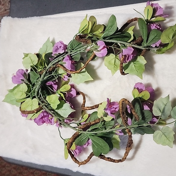 ARTIFICIAL VINE  1- PIECE PURPLE  FLOWERS. - Picture 3 of 3